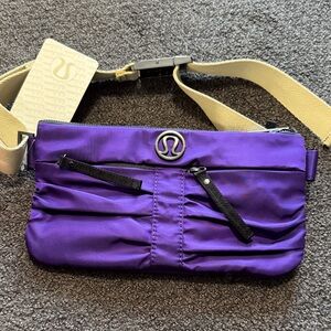 Lululemon Travel Pooch bum bag BNWT lolo purple